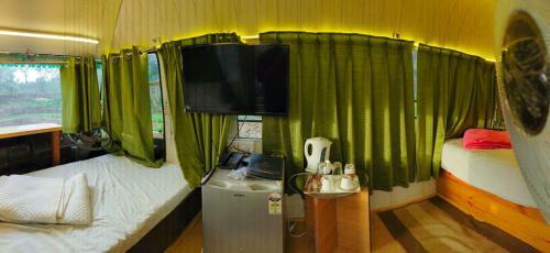 Hotel Toppers Corner
