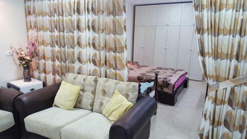 Zohar's Apartment