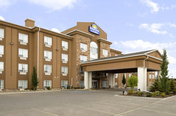 Holiday Inn Express Hotel & Suites Strathmore