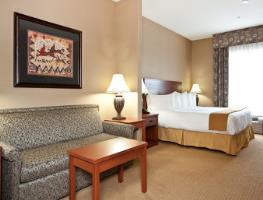 Holiday Inn Express Hotel & Suites Strathmore