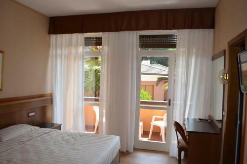 Sunlake Hotel