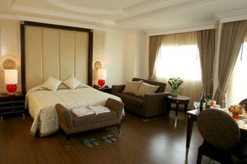 Hotel Lk Renaissance