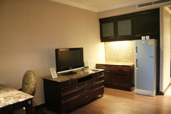 Hotel Lk Renaissance