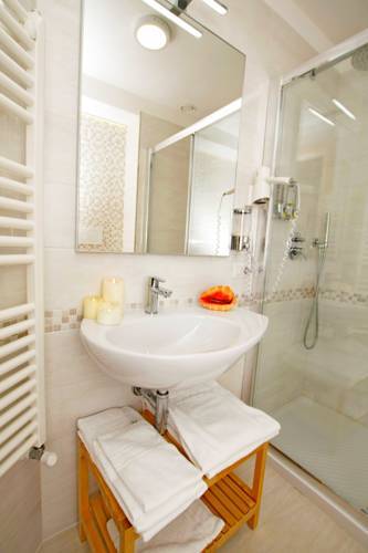 Hostal Brezza Marina Luxury Rooms