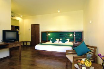 Mermaid Hotel & Club