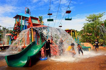 Hotel Bukit Merah Laketown Resort
