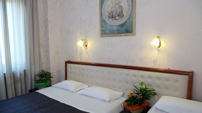 Hotel Roma Room