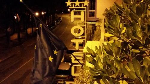 Hll Hotel Lungolago Lecco