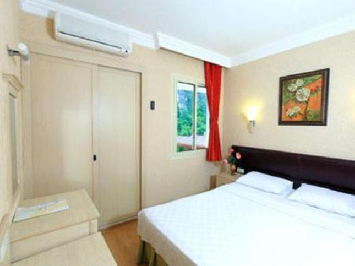 Hotel Julian Forest Suites