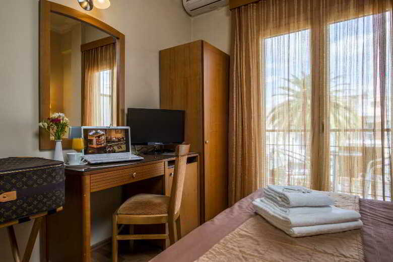 Hotel Lakonia