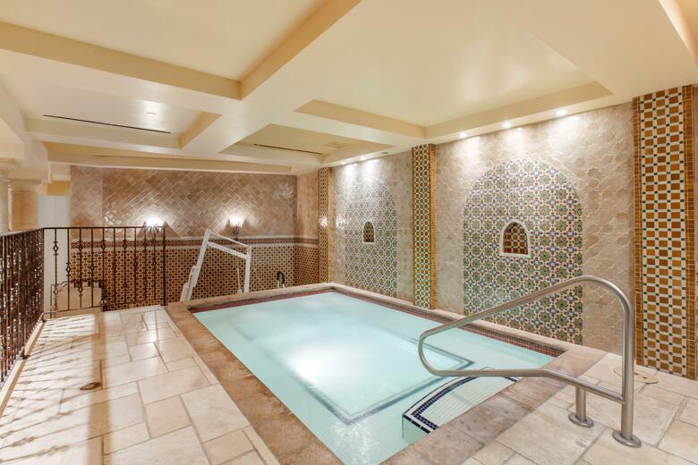 Hotel Montelucia Resort & Spa