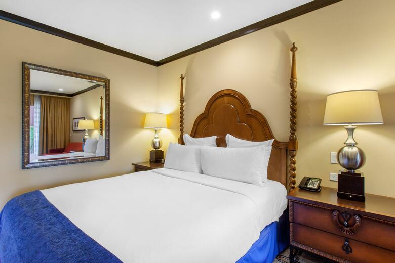 Hotel Montelucia Resort & Spa