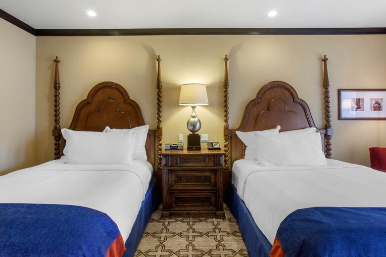 Hotel Montelucia Resort & Spa