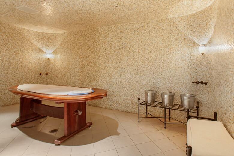 Hotel Montelucia Resort & Spa