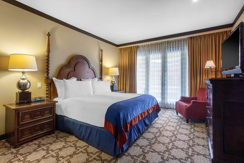 Hotel Montelucia Resort & Spa