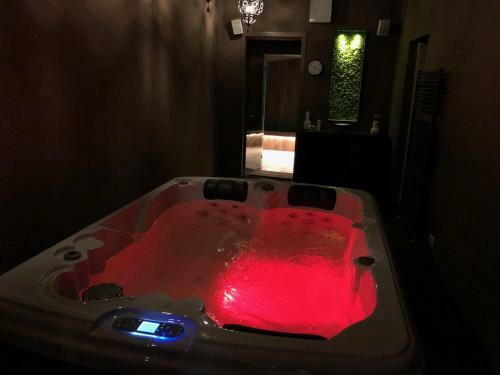Hostal La Rocca Guest House & Spa