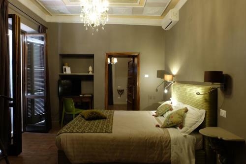 Hostal La Rocca Guest House & Spa