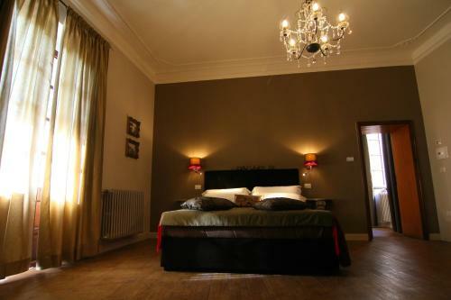 Hostal La Rocca Guest House & Spa