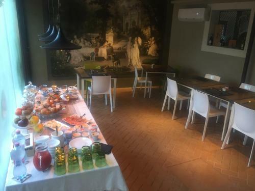 Hostal La Rocca Guest House & Spa