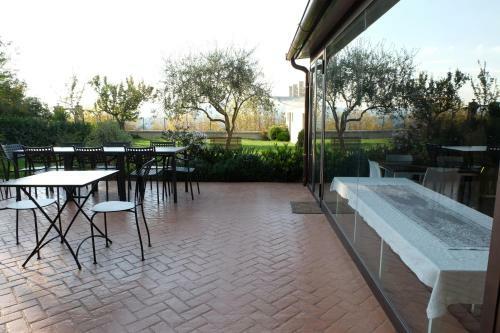 Hostal La Rocca Guest House & Spa