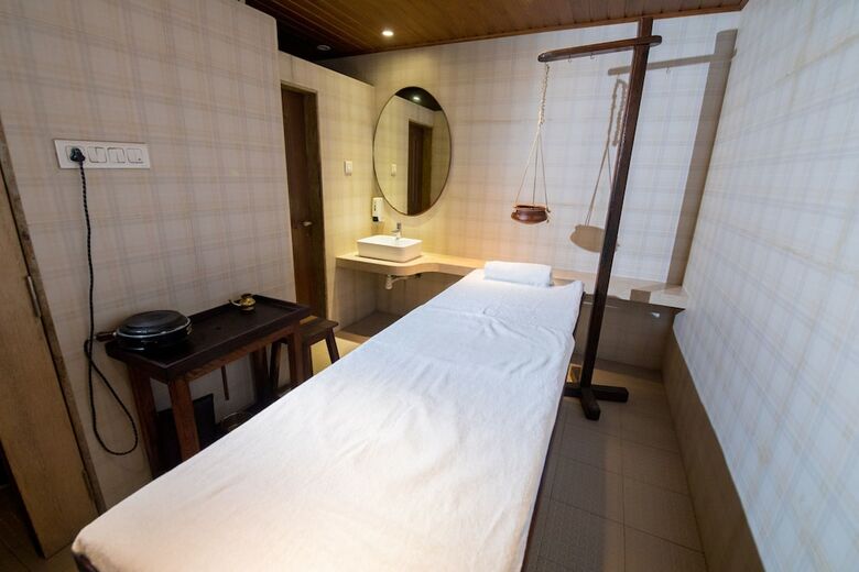 Hotel Neelam The Grand