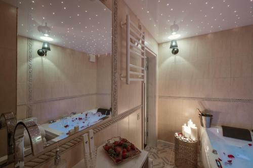 Deluxe Jacuzzi Apartment