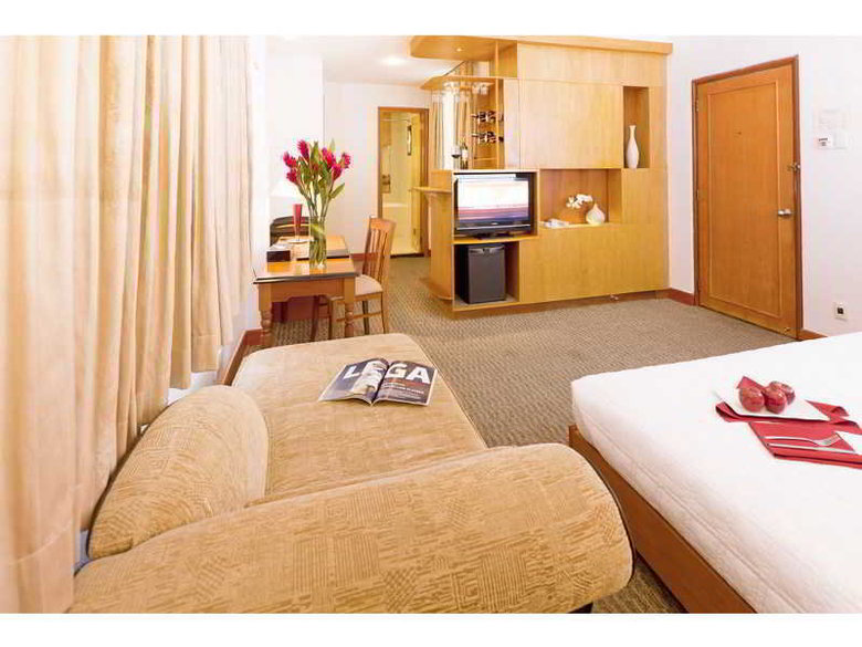 Hotel Que Huong Liberty 4