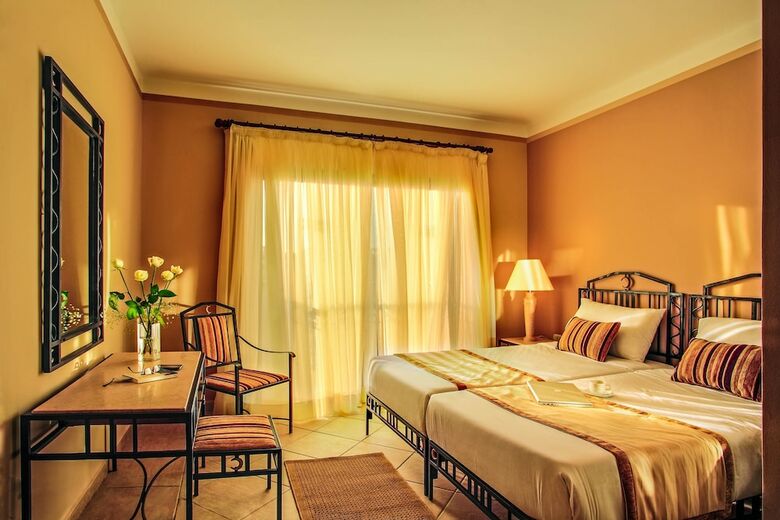 Hotel Sol Y Mar Ivory Suites