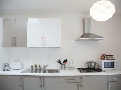 Marina's White Apartment