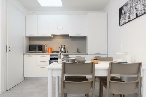 Marina's White Apartment