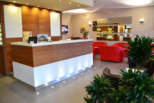 Hotel Midi