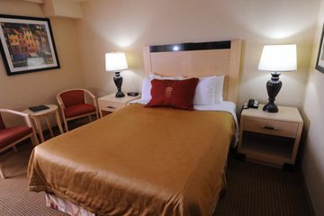 Hotel Monte Carlo Inns Barrie Suites