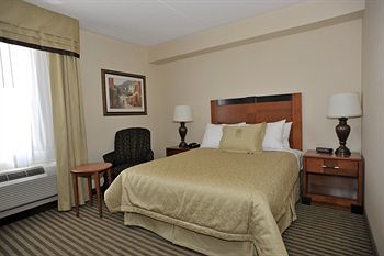 Hotel Monte Carlo Inns Barrie Suites