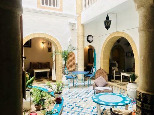 Riad Lalla Zina