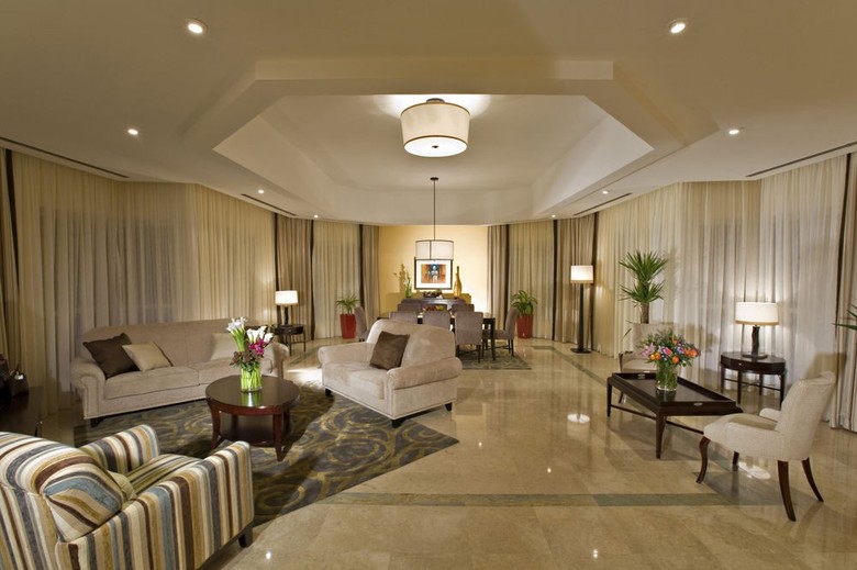 Dubai Marriott Harbour Hotel & Suites