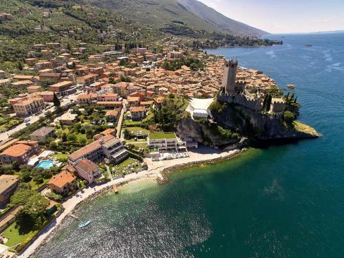 Hotel Castello Lake Front