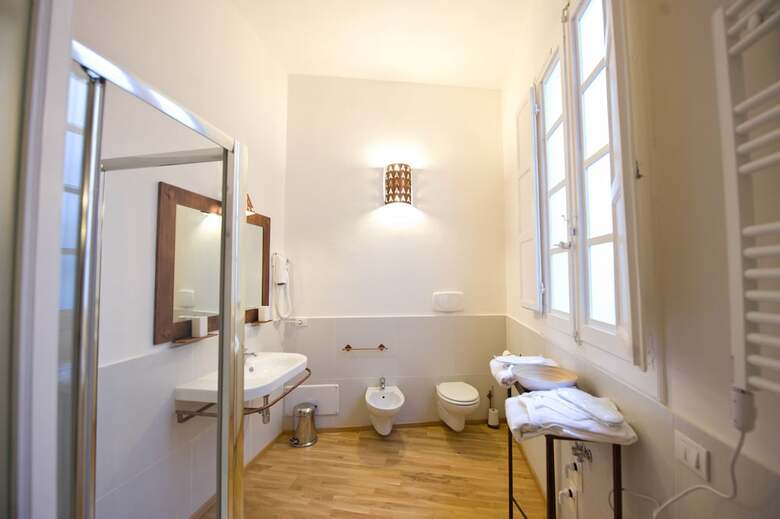 Hostal Castelletto Suites