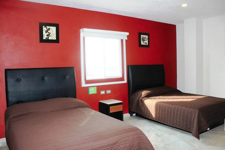 Hotel Leones