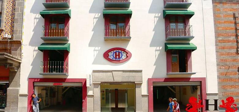 Hotel Leones