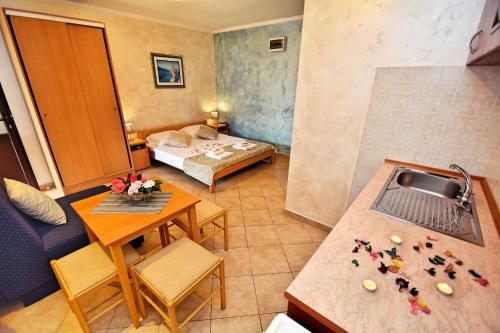 Cattaroom Apartments