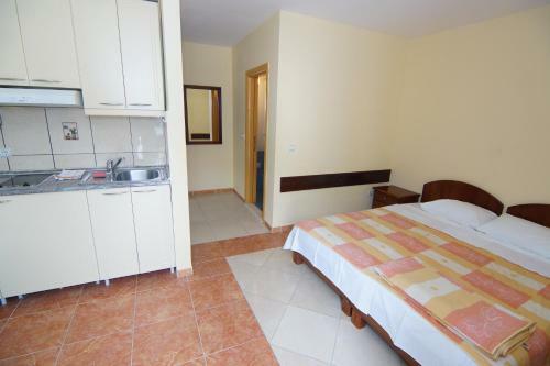 Hostal Blue Palace Guest House