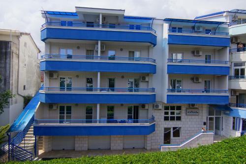 Hostal Blue Palace Guest House