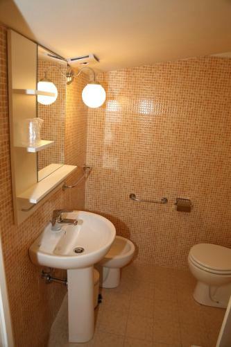 Hostal Via Mameli 5