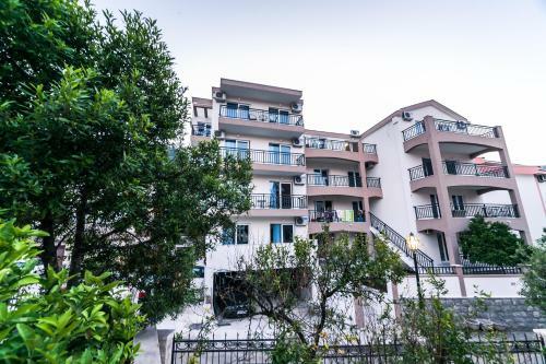 Hostal Milara Apartments