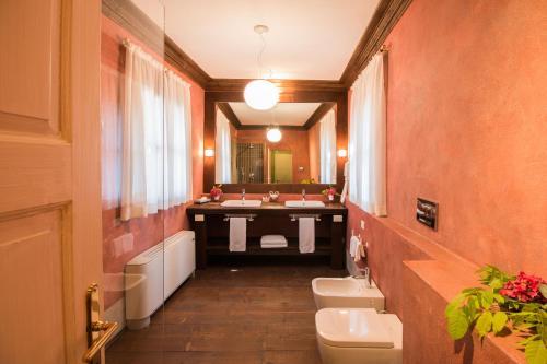 Hostal Palazzo Castiglioni Luxury Suites
