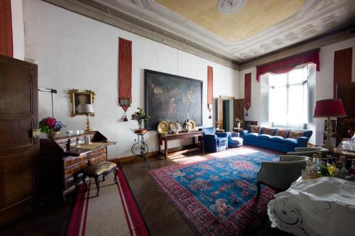 Hostal Palazzo Castiglioni Luxury Suites