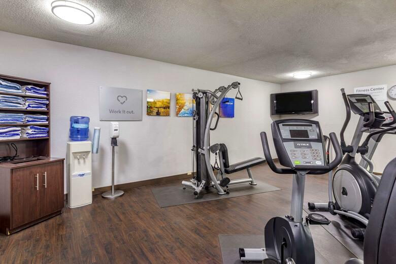 Hotel Comfort Suites Airport