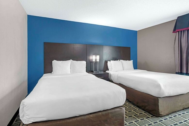 Hotel Comfort Suites Airport