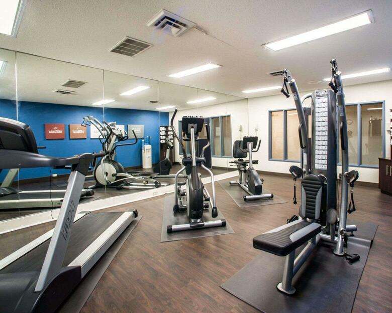 Hotel Comfort Suites Airport
