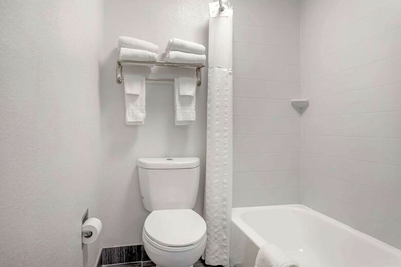 Hotel Comfort Suites Airport